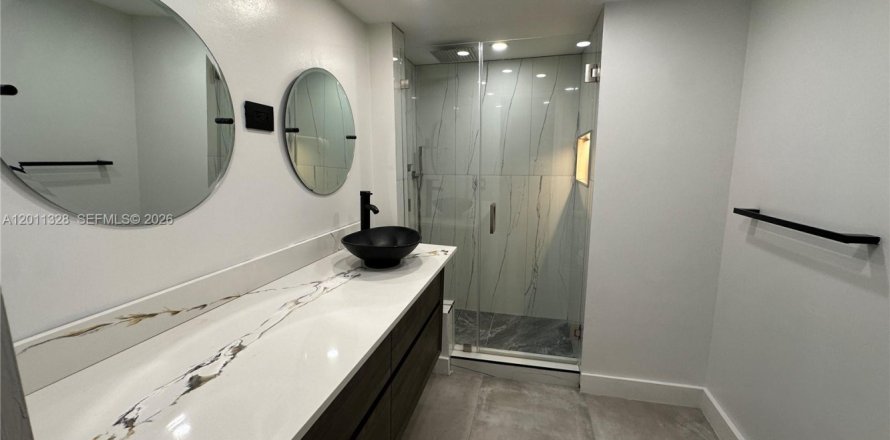 Condominio en Sunrise, Florida, 2 dormitorios  № 2074825