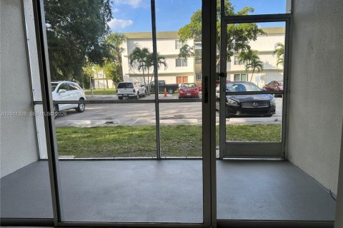 Condominio en alquiler en Sunrise, Florida, 2 dormitorios, 87.7 m2 № 2074825 - foto 24