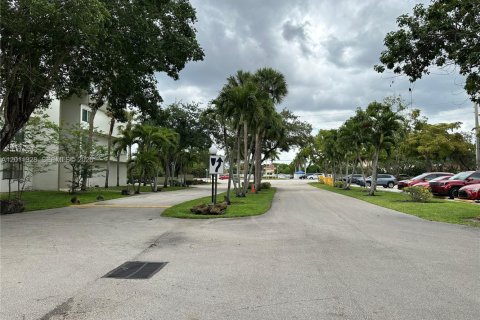 Condominio en alquiler en Sunrise, Florida, 2 dormitorios, 87.7 m2 № 2074825 - foto 3