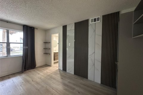 Condominio en alquiler en Sunrise, Florida, 2 dormitorios, 87.7 m2 № 2074825 - foto 11