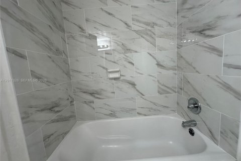 Condominio en alquiler en Sunrise, Florida, 2 dormitorios, 87.7 m2 № 2074825 - foto 23