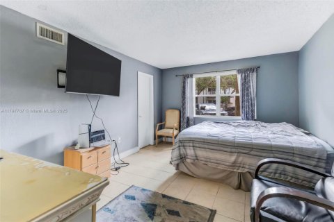 Condo in Sunrise, Florida, 2 bedrooms  № 1683583 - photo 7
