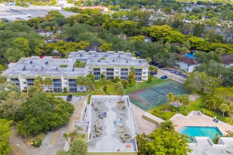 Condo in Sunrise, Florida, 2 bedrooms  № 1683583 - photo 22