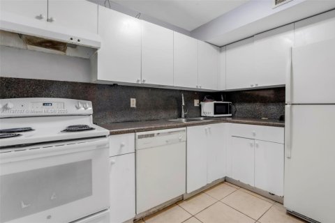 Condo in Sunrise, Florida, 2 bedrooms  № 1683583 - photo 6