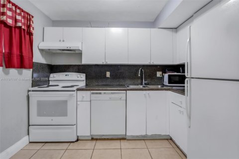 Condo in Sunrise, Florida, 2 bedrooms  № 1683583 - photo 5