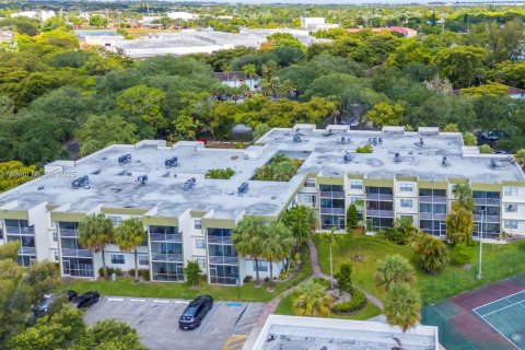 Condo in Sunrise, Florida, 2 bedrooms  № 1683583 - photo 20