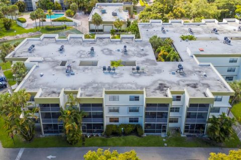 Condo in Sunrise, Florida, 2 bedrooms  № 1683583 - photo 18