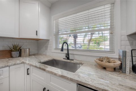 Casa en alquiler en Tampa, Florida, 4 dormitorios, 177.44 m2 № 1907611 - foto 28