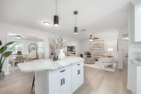 Casa en alquiler en Tampa, Florida, 4 dormitorios, 177.44 m2 № 1907611 - foto 25