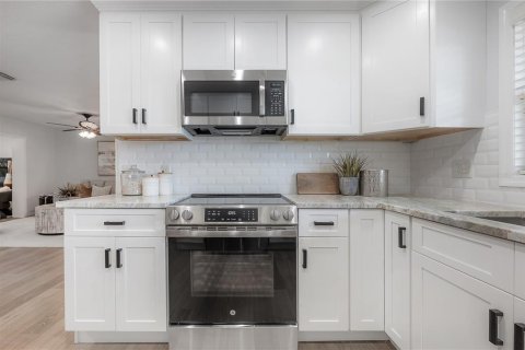 Casa en alquiler en Tampa, Florida, 4 dormitorios, 177.44 m2 № 1907611 - foto 30