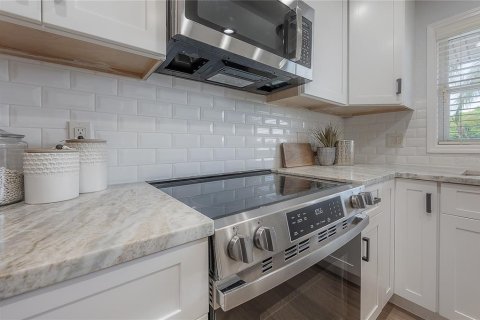 Casa en alquiler en Tampa, Florida, 4 dormitorios, 177.44 m2 № 1907611 - foto 29