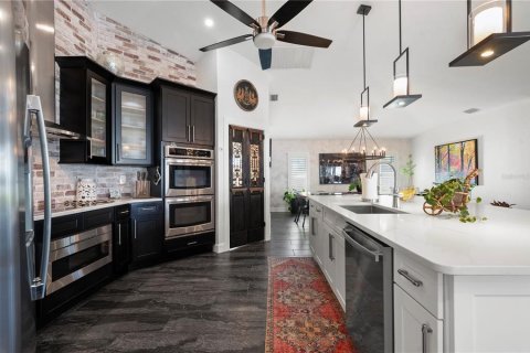 Villa ou maison à vendre à Port Charlotte, Floride: 4 chambres, 241.82 m2 № 1909440 - photo 20