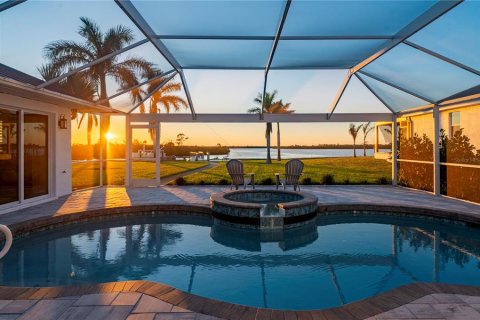 Villa ou maison à vendre à Port Charlotte, Floride: 4 chambres, 241.82 m2 № 1909440 - photo 3