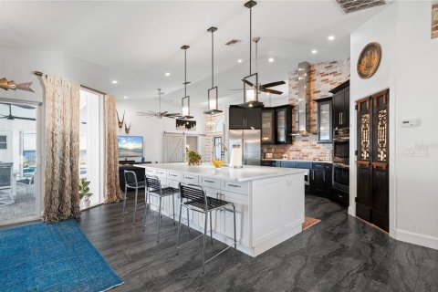 Villa ou maison à vendre à Port Charlotte, Floride: 4 chambres, 241.82 m2 № 1909440 - photo 5