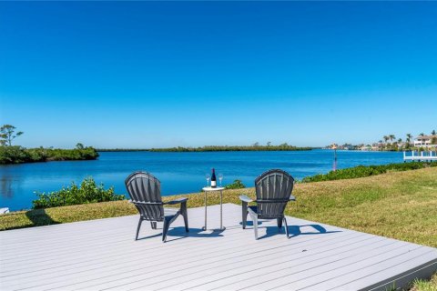 Villa ou maison à vendre à Port Charlotte, Floride: 4 chambres, 241.82 m2 № 1909440 - photo 2