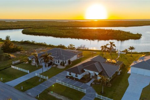 Villa ou maison à vendre à Port Charlotte, Floride: 4 chambres, 241.82 m2 № 1909440 - photo 7