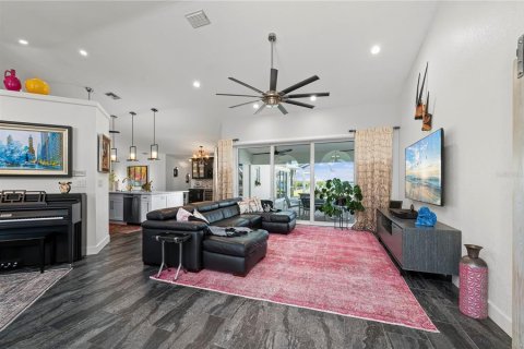 Villa ou maison à vendre à Port Charlotte, Floride: 4 chambres, 241.82 m2 № 1909440 - photo 14