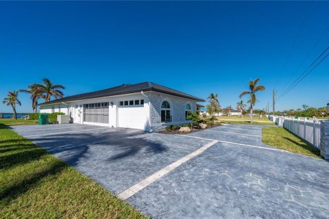 Villa ou maison à vendre à Port Charlotte, Floride: 4 chambres, 241.82 m2 № 1909440 - photo 9