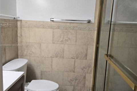 Снять в аренду кондоминиум в Майами, Флорида 2 спальни, 95.97м2, № 1988849 - фото 16