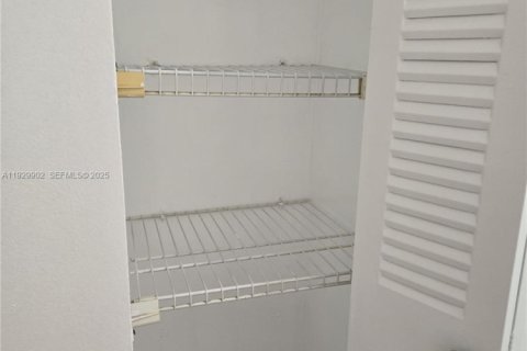 Снять в аренду кондоминиум в Майами, Флорида 2 спальни, 95.97м2, № 1988849 - фото 9