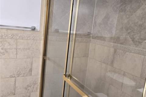 Снять в аренду кондоминиум в Майами, Флорида 2 спальни, 95.97м2, № 1988849 - фото 12