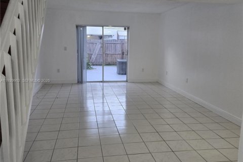 Снять в аренду кондоминиум в Майами, Флорида 2 спальни, 95.97м2, № 1988849 - фото 7