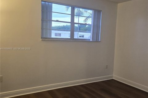 Снять в аренду кондоминиум в Майами, Флорида 2 спальни, 95.97м2, № 1988849 - фото 15