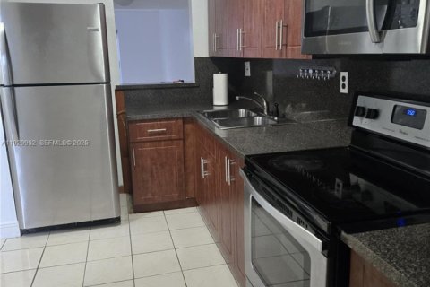 Снять в аренду кондоминиум в Майами, Флорида 2 спальни, 95.97м2, № 1988849 - фото 4