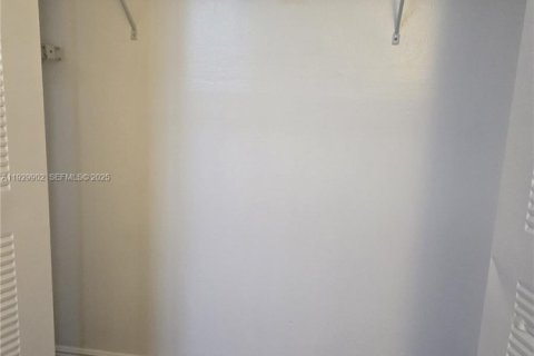 Снять в аренду кондоминиум в Майами, Флорида 2 спальни, 95.97м2, № 1988849 - фото 17