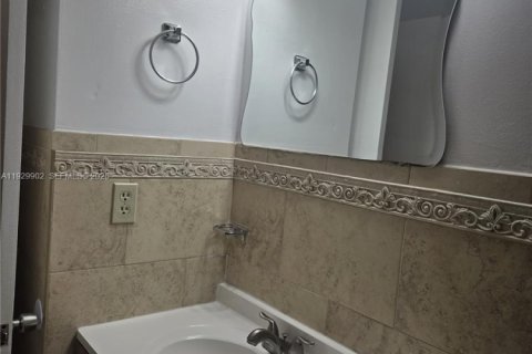 Снять в аренду кондоминиум в Майами, Флорида 2 спальни, 95.97м2, № 1988849 - фото 13