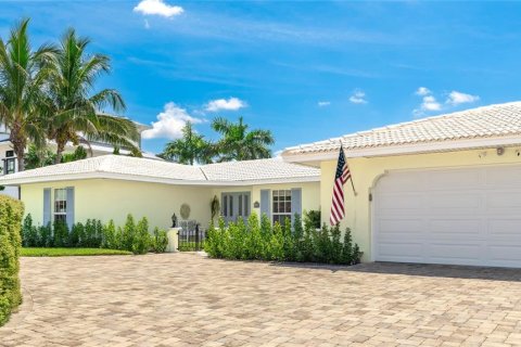 Villa ou maison à louer à Holmes Beach, Floride: 3 chambres, 204.48 m2 № 2419908 - photo 2