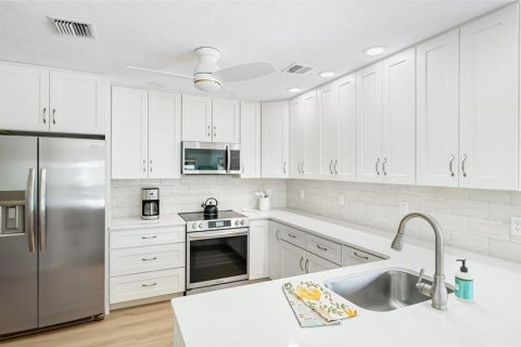 Villa ou maison à louer à Holmes Beach, Floride: 3 chambres, 204.48 m2 № 2419908 - photo 3