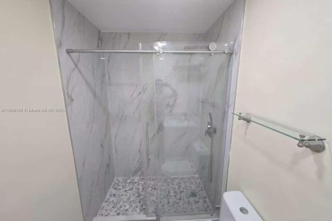 Снять в аренду виллу или дом в Санрайз, Флорида 4 спальни, 183.95м2, № 1943328 - фото 11