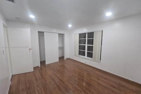 Снять в аренду виллу или дом в Санрайз, Флорида 4 спальни, 183.95м2, № 1943328 - фото 20