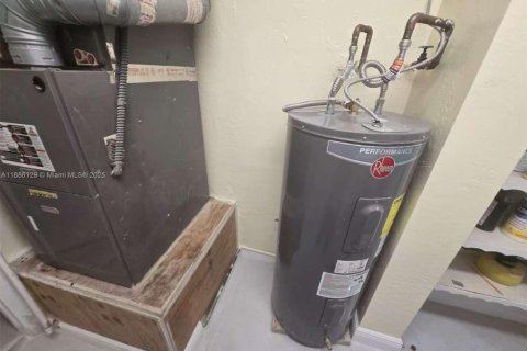 Снять в аренду виллу или дом в Санрайз, Флорида 4 спальни, 183.95м2, № 1943328 - фото 18