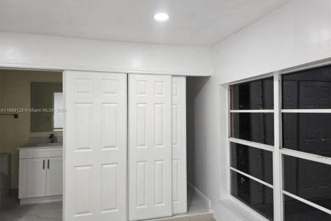 Снять в аренду виллу или дом в Санрайз, Флорида 4 спальни, 183.95м2, № 1943328 - фото 23