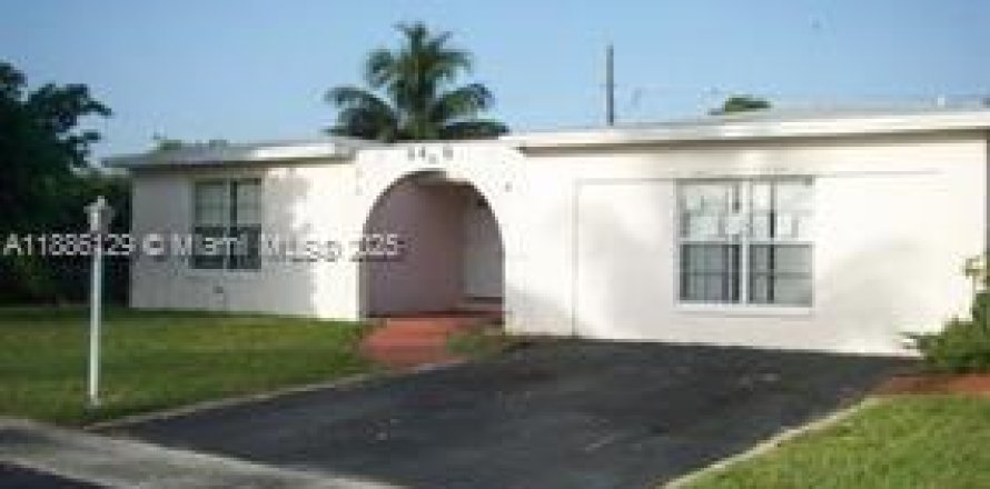 House in Sunrise, Florida 4 bedrooms, 146.79 sq.m. № 1943328