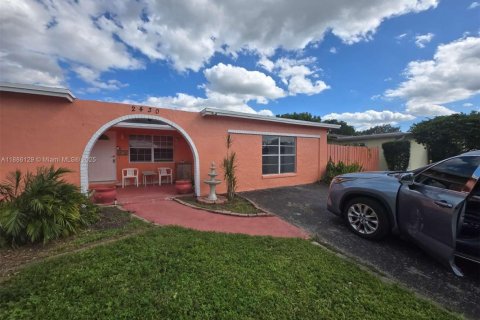 Снять в аренду виллу или дом в Санрайз, Флорида 4 спальни, 183.95м2, № 1943328 - фото 24