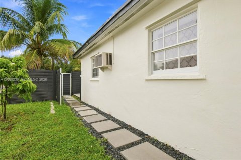 Villa ou maison à vendre à Plantation, Floride: 4 chambres, 133.31 m2 № 2335375 - photo 22