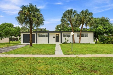 Villa ou maison à vendre à Plantation, Floride: 4 chambres, 133.31 m2 № 2335375 - photo 2