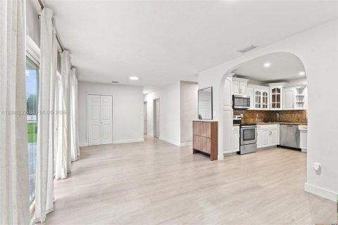 Villa ou maison à vendre à Plantation, Floride: 4 chambres, 133.31 m2 № 2335375 - photo 9
