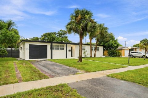 Villa ou maison à vendre à Plantation, Floride: 4 chambres, 133.31 m2 № 2335375 - photo 4