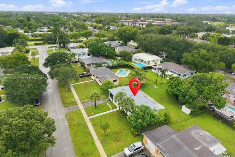 Villa ou maison à vendre à Plantation, Floride: 4 chambres, 133.31 m2 № 2335375 - photo 26
