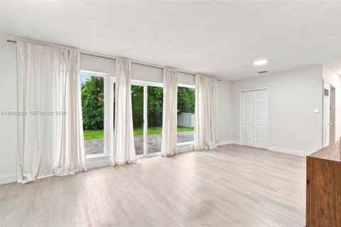 Villa ou maison à vendre à Plantation, Floride: 4 chambres, 133.31 m2 № 2335375 - photo 10