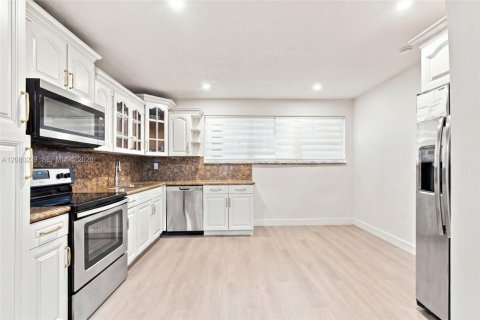 Villa ou maison à vendre à Plantation, Floride: 4 chambres, 133.31 m2 № 2335375 - photo 7