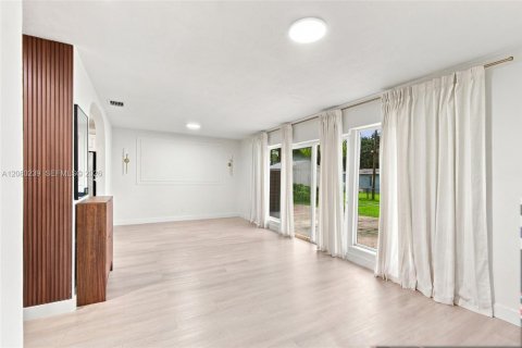 Villa ou maison à vendre à Plantation, Floride: 4 chambres, 133.31 m2 № 2335375 - photo 11