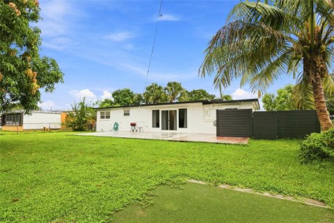 Villa ou maison à vendre à Plantation, Floride: 4 chambres, 133.31 m2 № 2335375 - photo 18