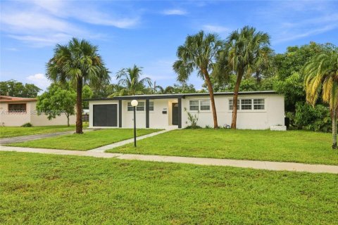 Villa ou maison à vendre à Plantation, Floride: 4 chambres, 133.31 m2 № 2335375 - photo 3