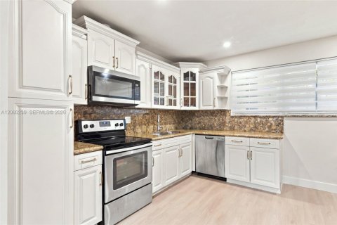 Villa ou maison à vendre à Plantation, Floride: 4 chambres, 133.31 m2 № 2335375 - photo 8