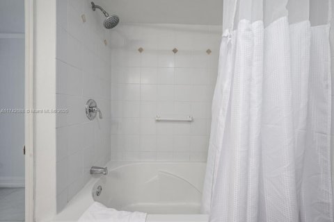 Condominio en venta en Miami, Florida, 2 dormitorios, 131.92 m2 № 1863682 - foto 17